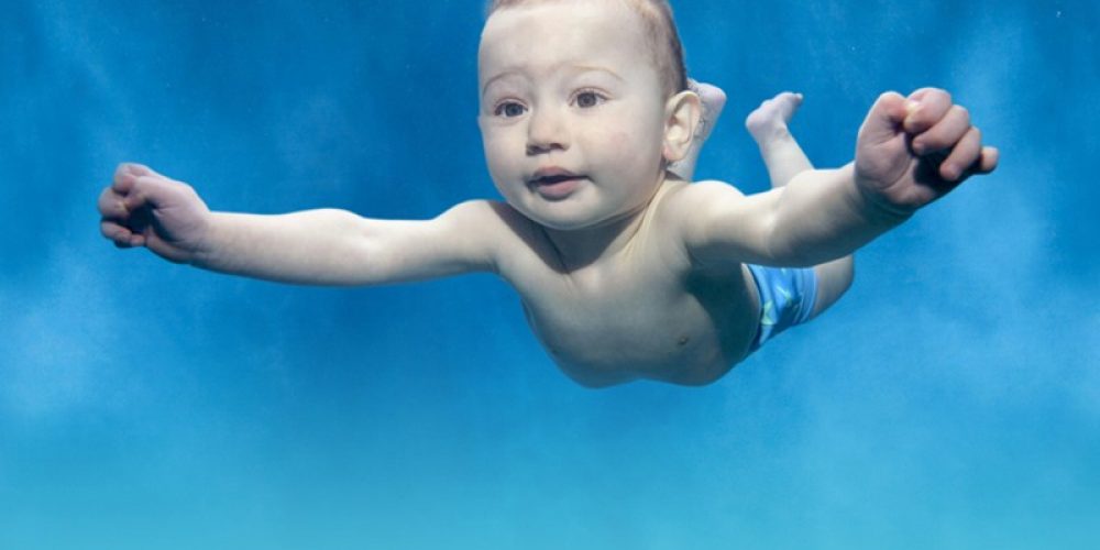 Pourquoi apprendre à un bébé à nager?